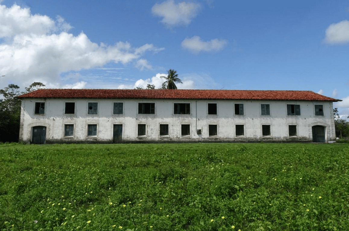 Fachada de casarão histórico localizado em quilombo