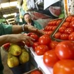 Anvisa suspende testes de agrotóxicos nos alimentos há mais de dois anos