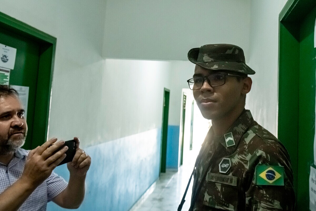 Soldado que fotografou pelas costas o jornalista da Agência Pública tinha identificação de Amon-H