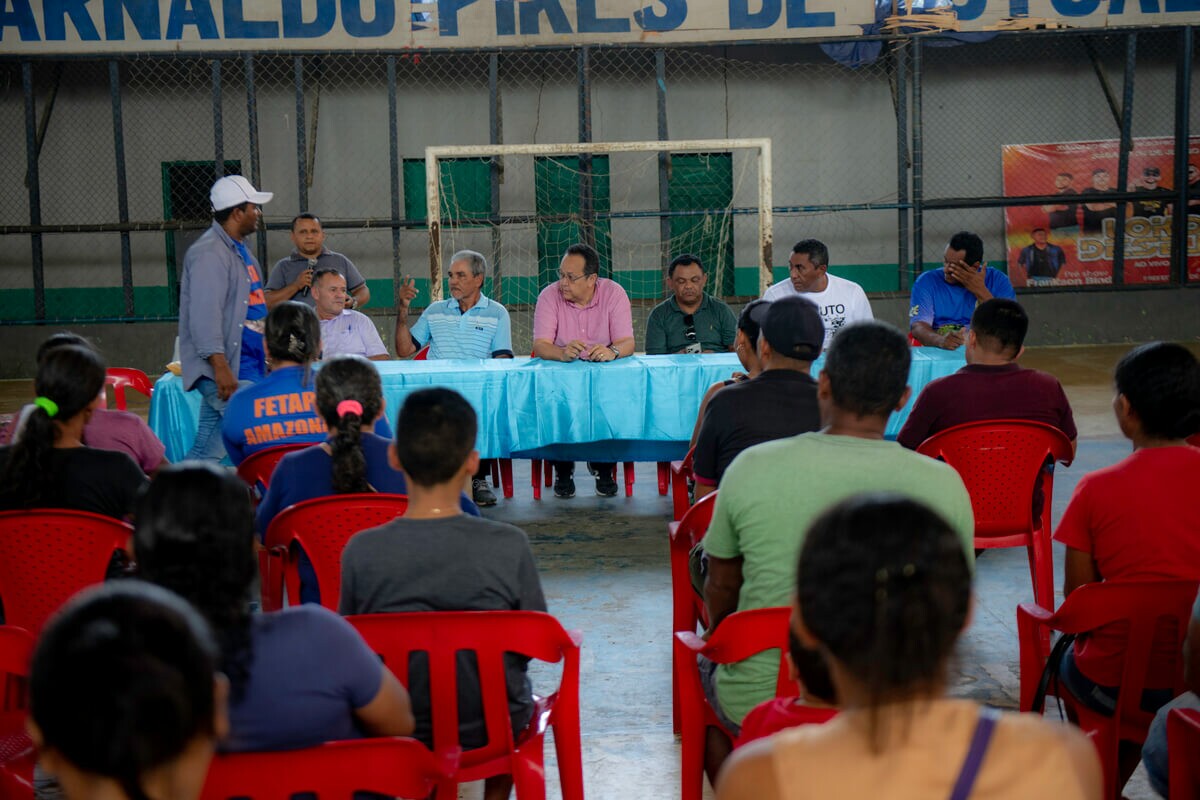 Evento com pescadoras e pescadores na quadra de esporte de Atalaia do Norte reuniu mais de famílias