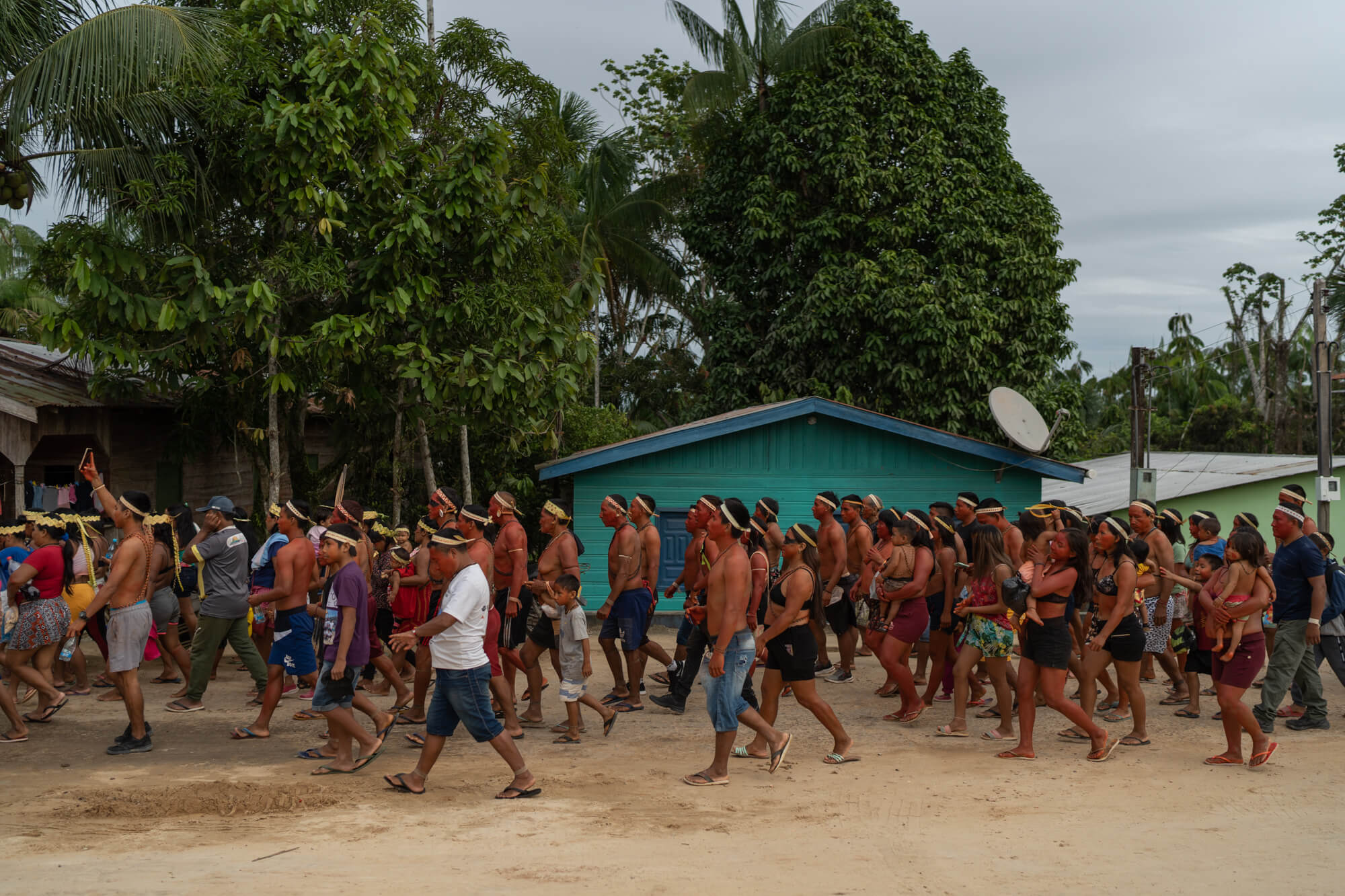 Indígenas da União dos Povos Indígenas do Vale do Javari durante manifestação
