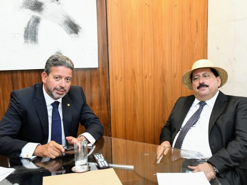 Arthur Lira e Gilberto Gonçalves, prefeito de Alagoas beneficiado pelo orçamento secreto