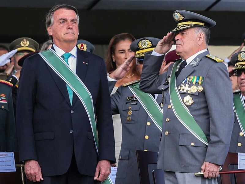 O presidente da República, Jair Bolsonaro durante cerimônia comemorativa do Dia do Exército, no Quartel-General do Exército, no Setor Militar Urbano, em Brasília