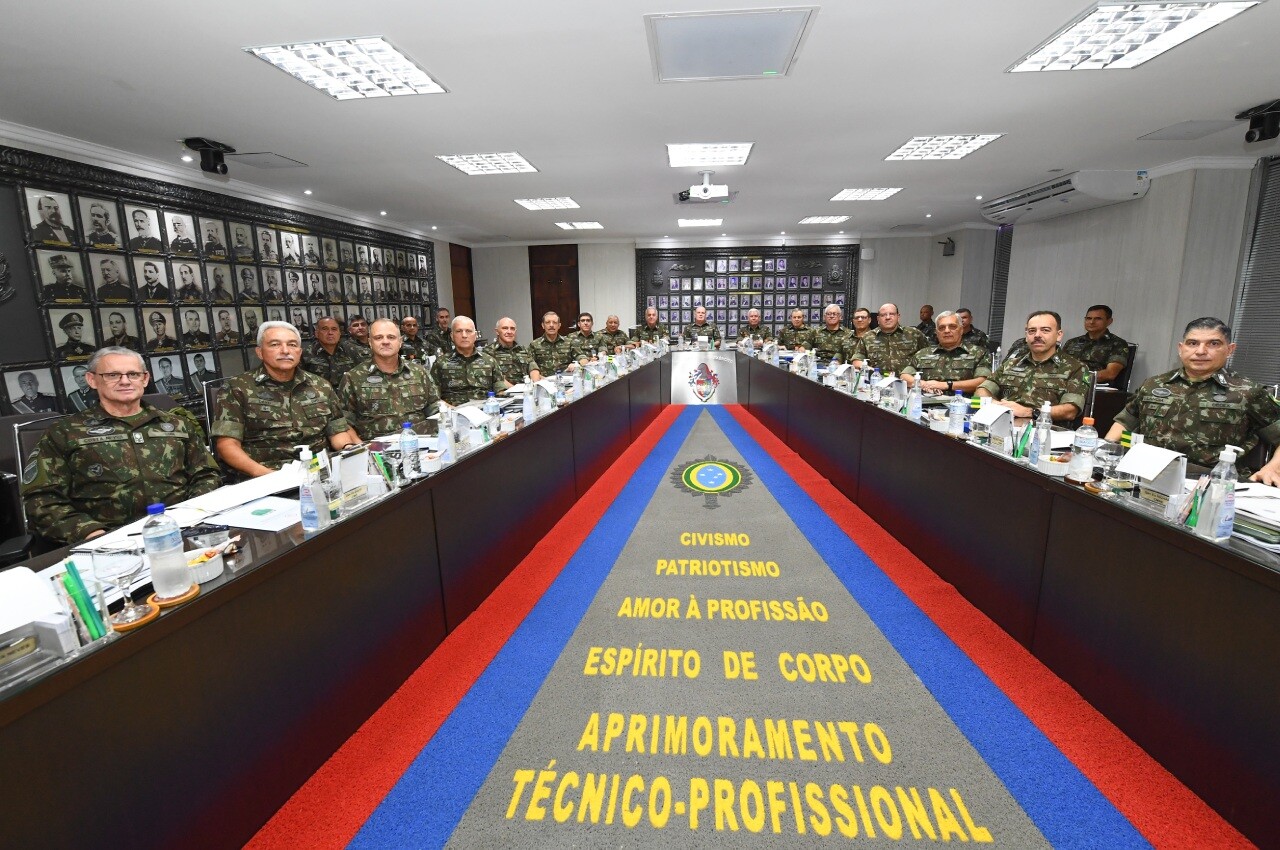 Na imagem, o alto comando do exército.