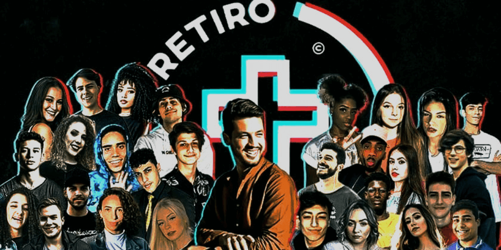 A arte exibe ao fundo o logo do grupo ''O Retiro'' e a frente a imagens do jovens que pertencem ao grupo.