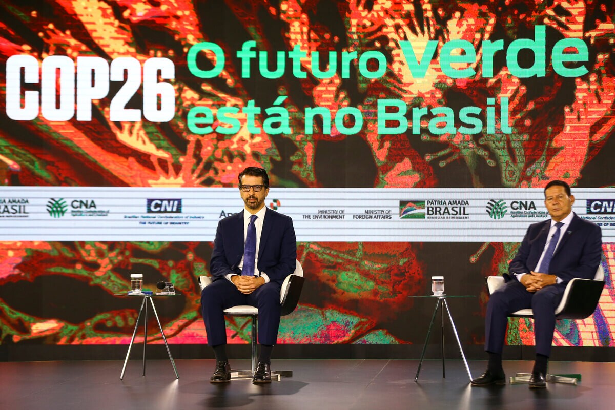O ministro do Meio Ambiente, Joaquim Leite, e o vice-presidente da República, Hamilton Mourão durante COP26