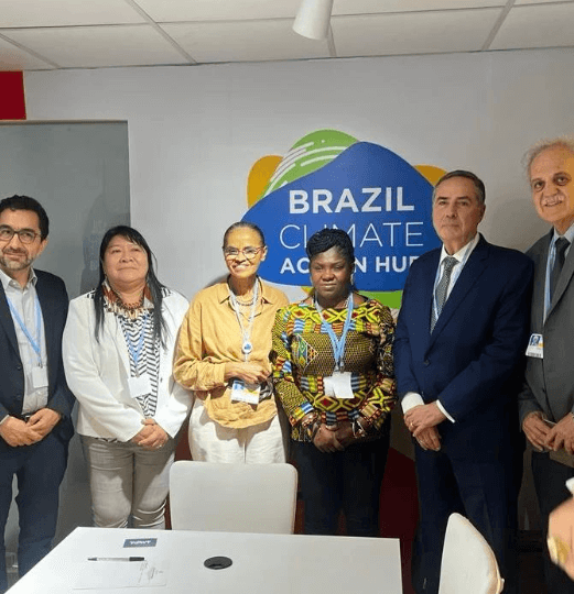 Marina Silva com representantes mundiais na COP27