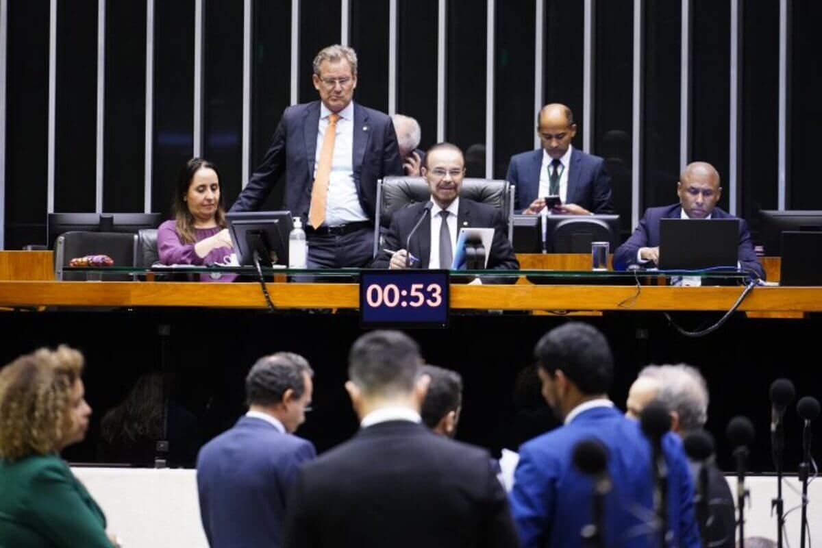 Deputados em sessão do Plenário