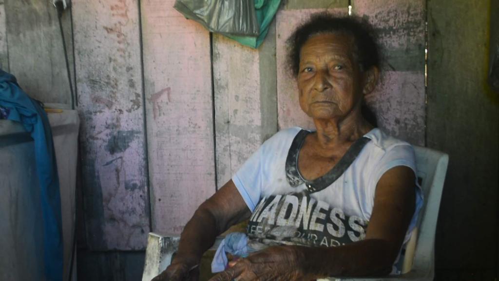 Dona Nair, moradora antiga da comunidade de Papagaio, no Rio Madeira