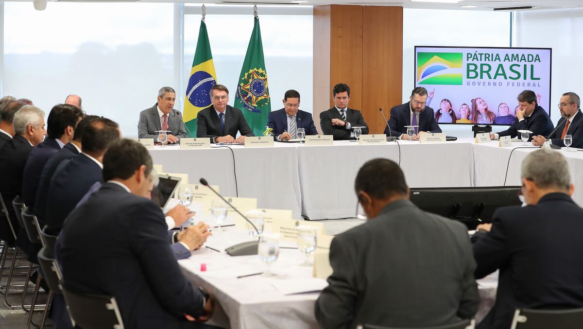 Reunião com o Ex-Presidente Jair Bolsonaro, o ex-vice-presidente da República, Hamilton Mourão, Ministros e Presidentes de Bancos