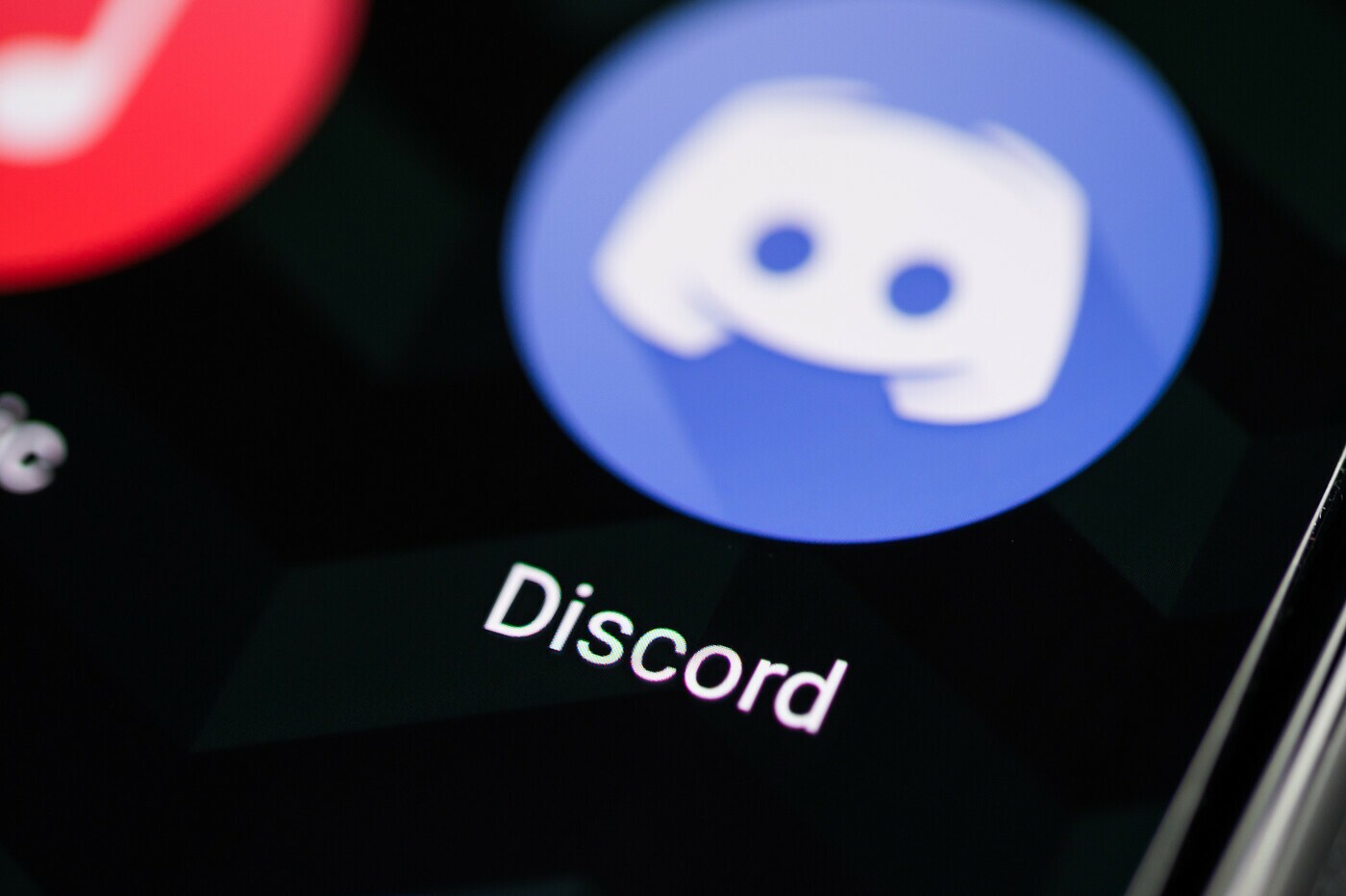 Tela de celular mostra logotipo do aplicativo Discord