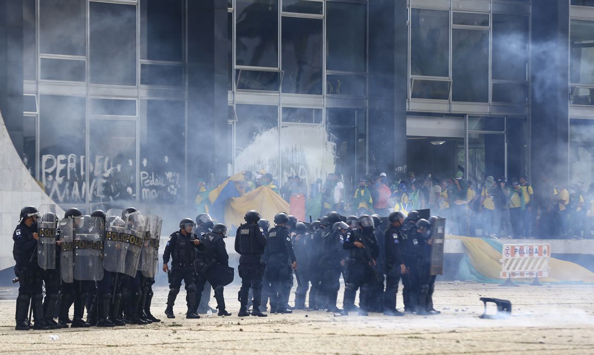 Invasão de manifestantes ao Congresso, STF e Palácio do Planalto em 8 de janeiro de 2023