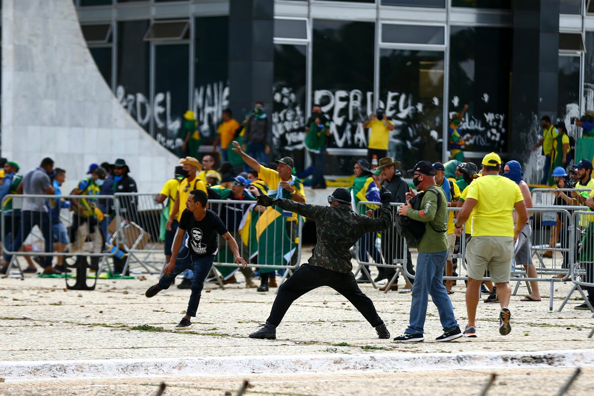 Manifestantes de extrema direita durante invasão em Brasília em 8 de janeiro de 2023