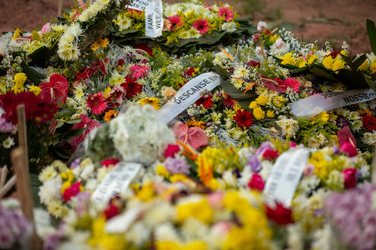 Cemitério Vila Nova Cachoeirinha, na Zona Norte de São Paulo, durante a pandemia de covid-19 em 2020