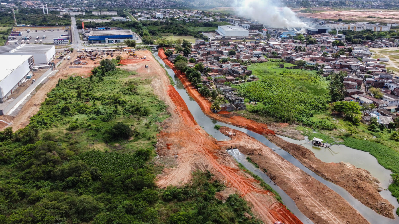 Imagem mostra a região de casas que ficam próximas aos galpões logísticos na Muribeca