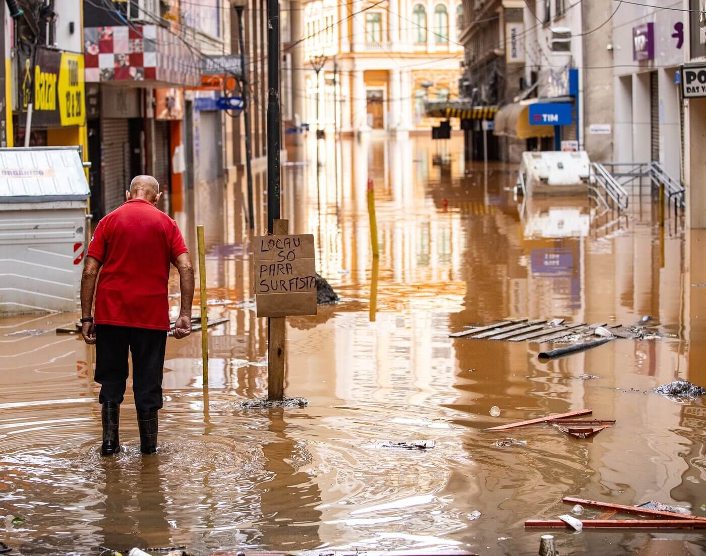 Limpeza de Porto Alegre após enchentes