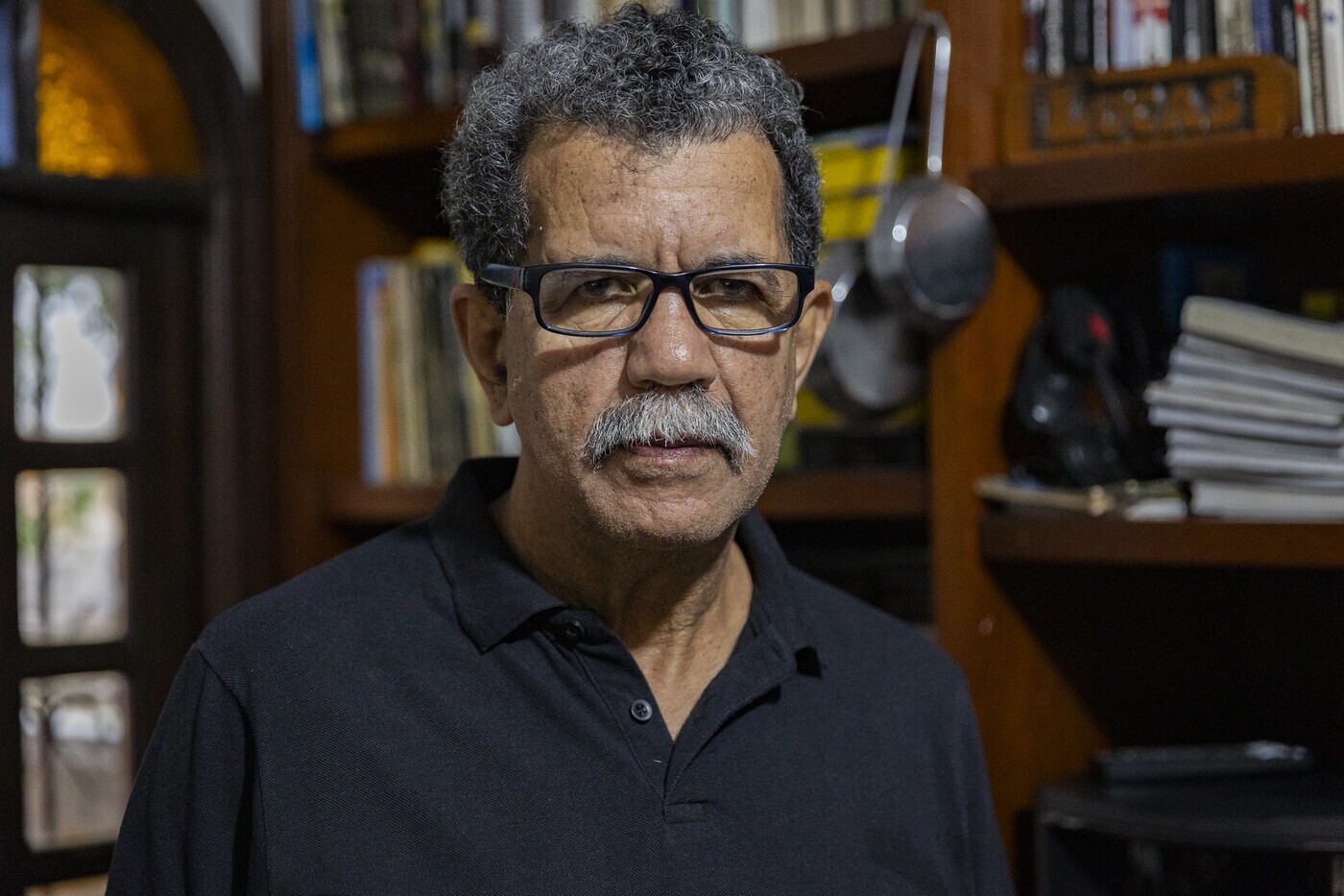 Josmar Jozino da Silva é um jornalista e repórter policial. Trabalhou na rádio Jovem Pan e no Diário Popular, Jornal da Tarde, Agora São Paulo, Folha de S. Paulo, Ponte Jornalismo e atualmente é colunista do UOL. Tornou-se, com o tempo, especialista na cobertura de casos relacionados à facção criminosa PCC