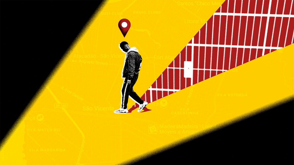 Arte digital com fundo amarelo e preto mostra um jovem caminhando de cabeça baixa, com um marcador de localização de GPS acima dele. O fundo inclui um mapa de São Vicente e grades destacadas em vermelho.