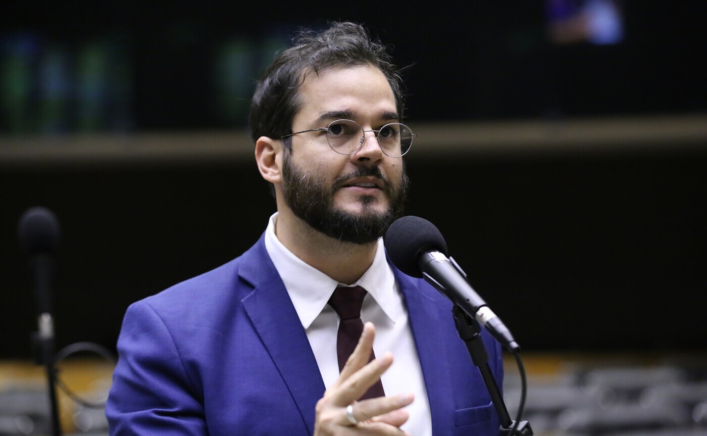 Deputado Túlio Gadêlha durante discussão e votação de propostas legislativas