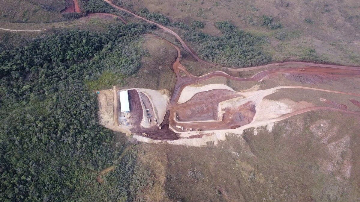 Antes e depois: Região próximo à comunidade Botafogo, em Ouro Preto (MG), onde a RS Mineração passou a atuar, nos meses de julho e dezembro de 2024