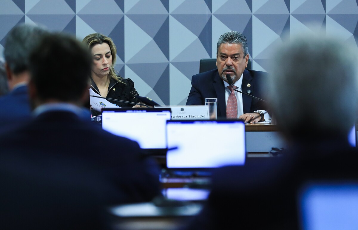 Brasília (DF), 10/06/2025 - CPI do Senado que investiga irregularidades no setor de apostas online (CPI das Bets) durante leitura do relatório final dos trabalhos. O parecer foi elaborado pela senadora Soraya Thronicke.