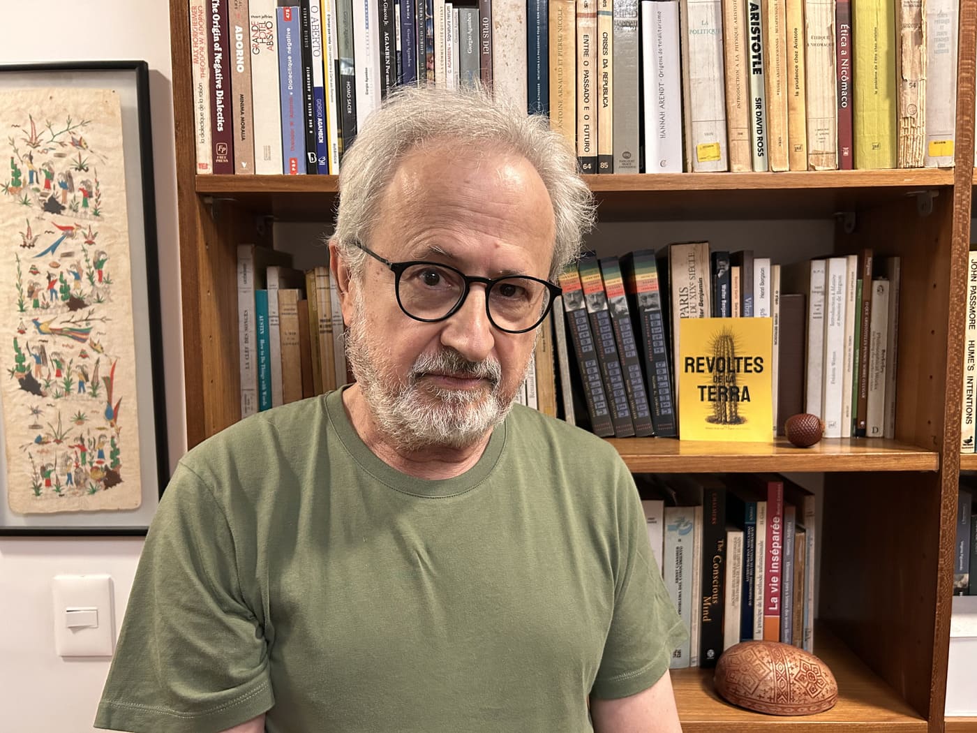 Eduardo Batalha Viveiros de Castro é um antropólogo brasileiro, professor do Museu Nacional da Universidade Federal do Rio de Janeiro.