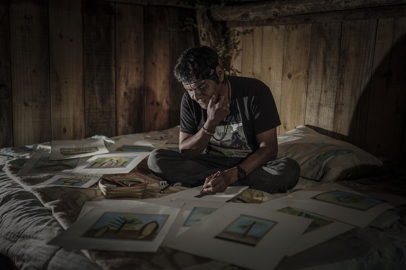 O artista indígena José Verá, da etnia Guarani Mbya