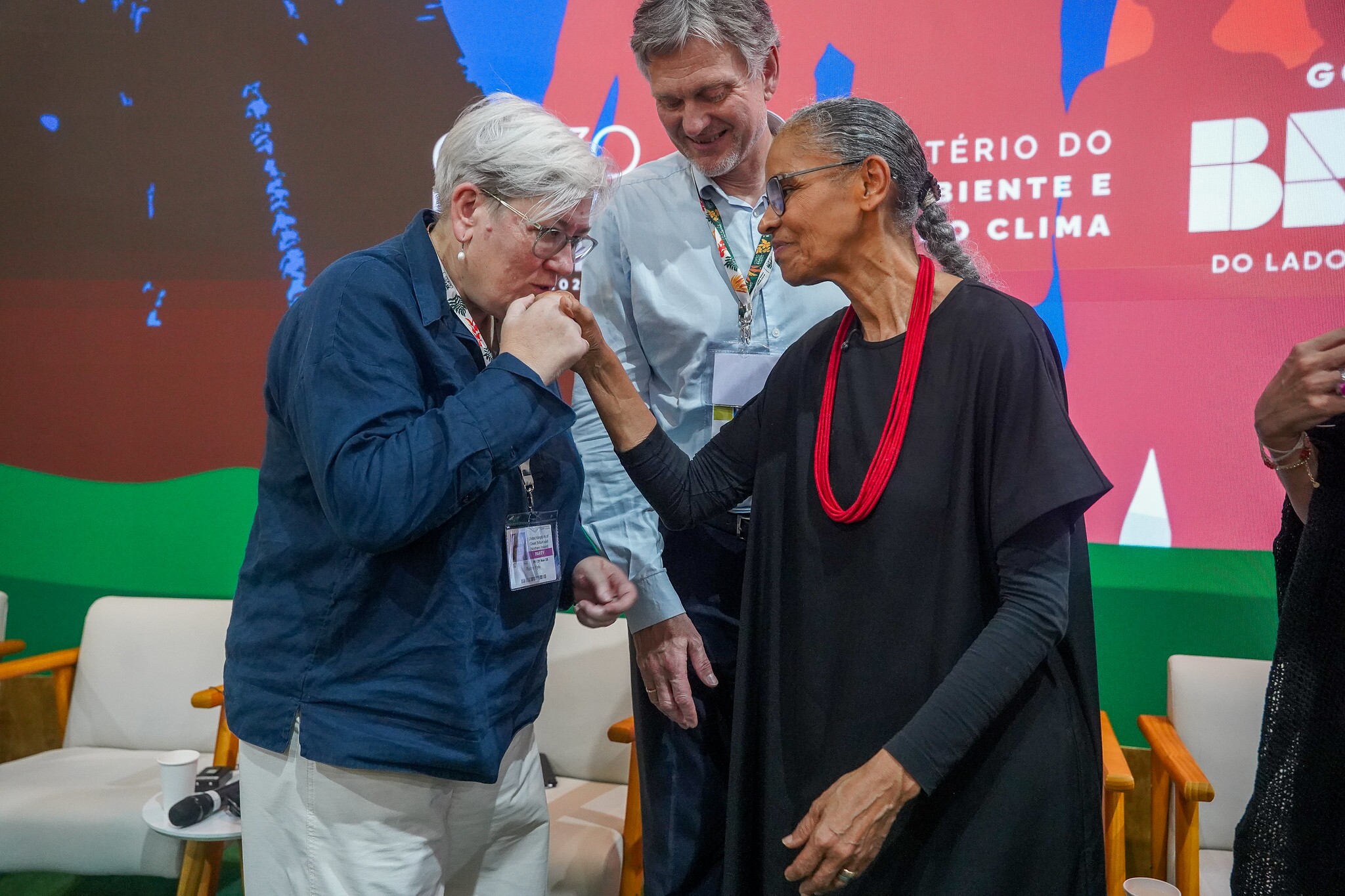 Marina Silva angaria sinais de apoio a roteiro para o fim dos combustíveis fósseis