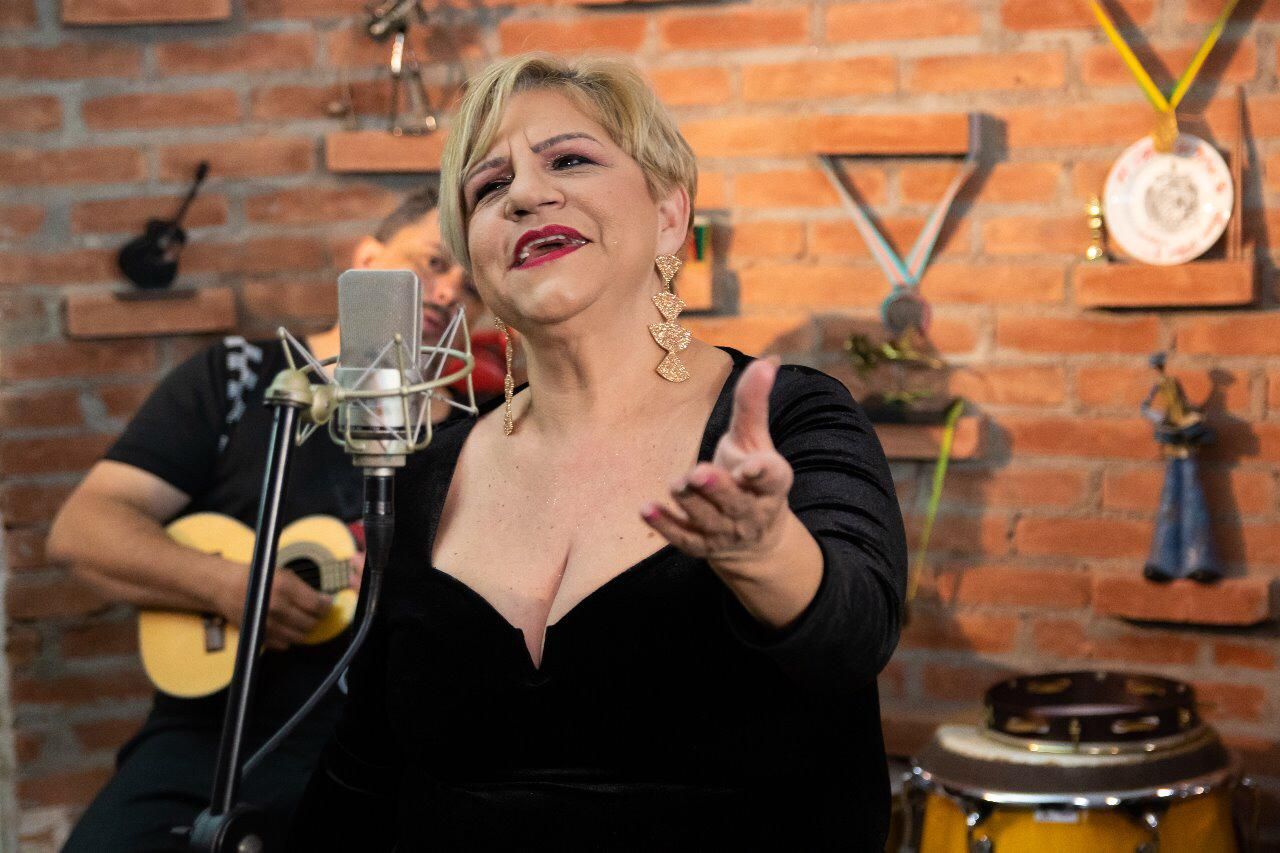 cantora Eliana de Lima, uma das primeiras intérpretes e puxadoras de samba no Carnaval em SP