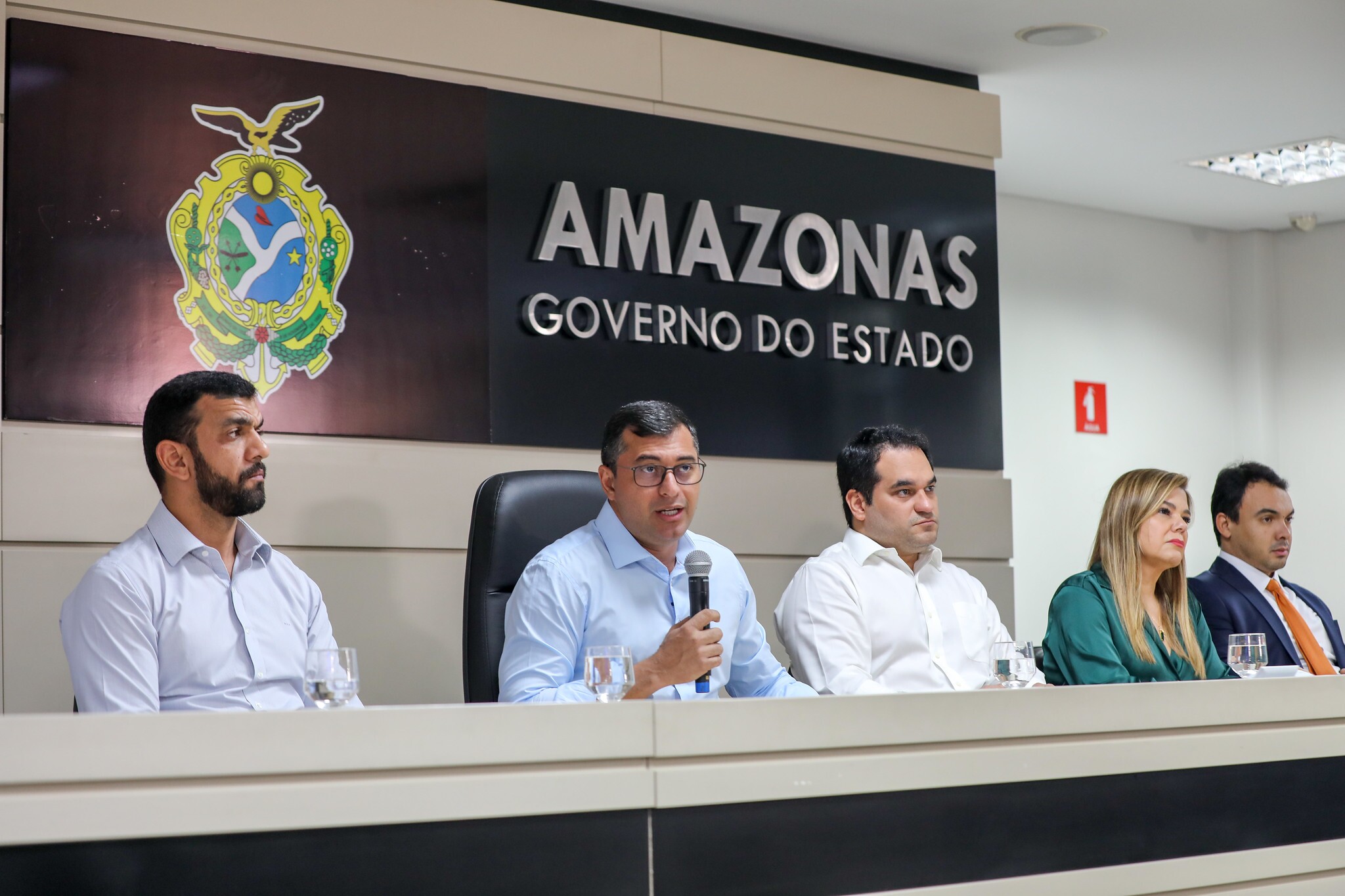Governador Wilson Lima, do estado do Amazonas, concede coletiva sobre Educação