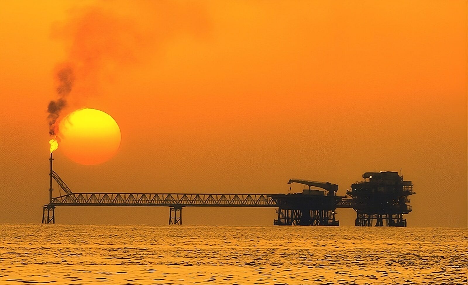 Plataforma de petróleo do Irã em South Pars, Golfo Pérsico
