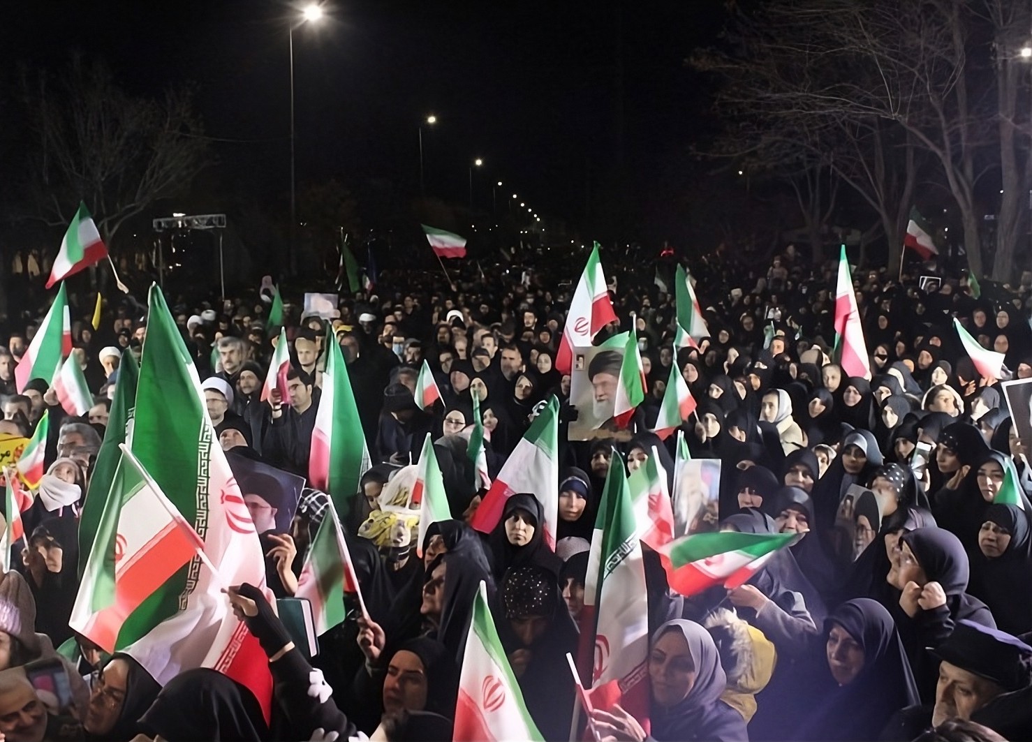 Iranianos condenam a agressão israelense-americana em protestos pelas ruas do país