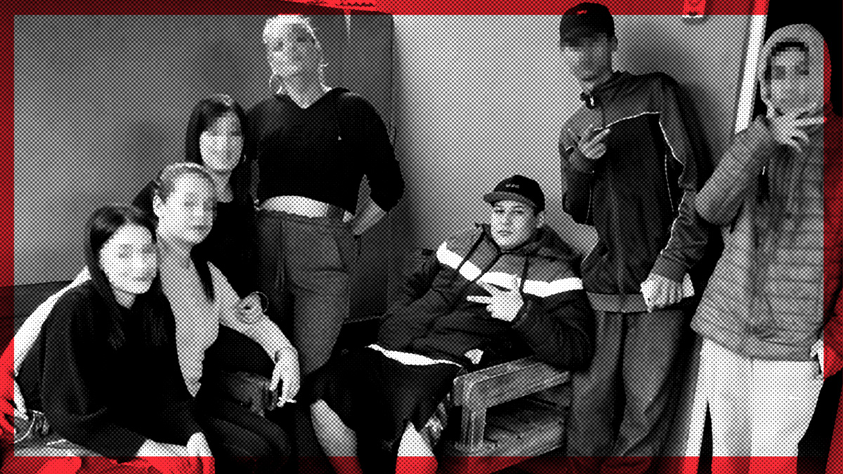 Da esquerda para direita: Geovana, Jéssica (primas), Ana (irmã), a mãe Sandra (de pé), Guilherme (sentado) e os irmãos