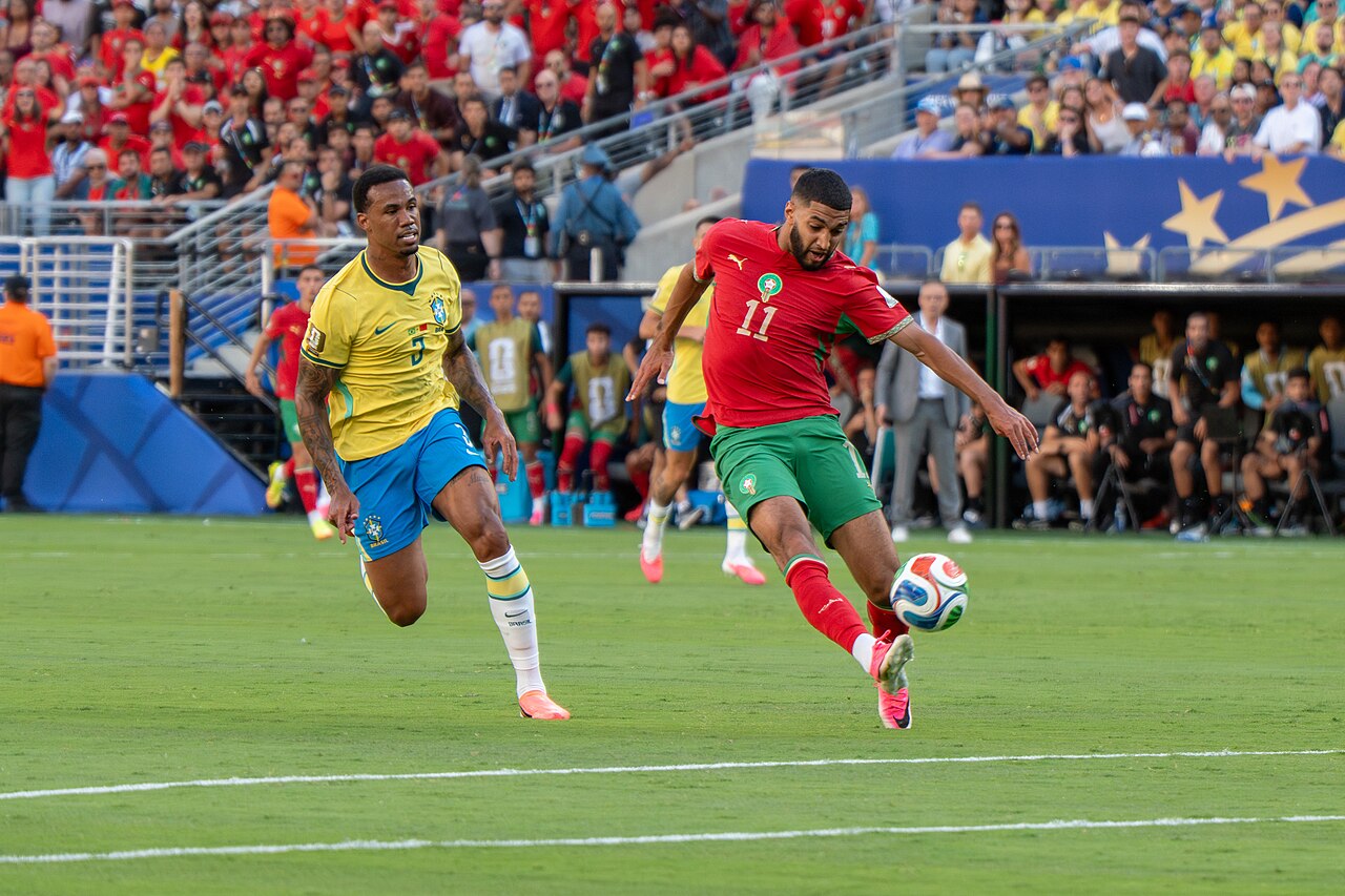Gabriel Magalhães Ismael Saibari durante a partida Brasil x Marrocos em 13 de junho de 2026, na Copa do Mundo FIFA de 2026, no Estádio NY/NJ em East Rutherford, Nova Jersey.