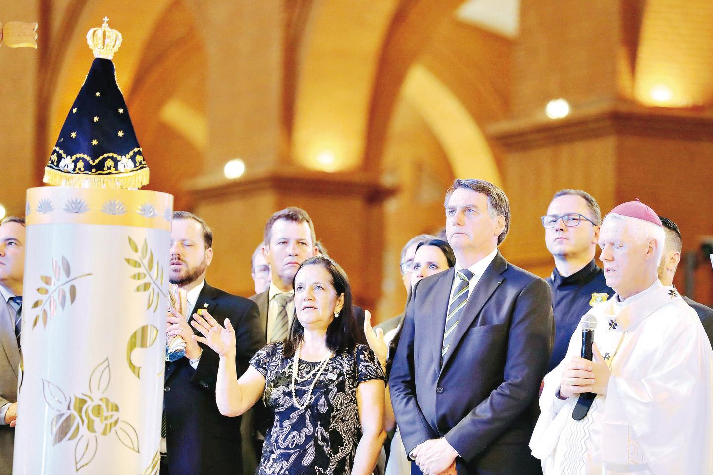 Por que a imagem de Jair Bolsonaro com evangélicos não cola em Flávio