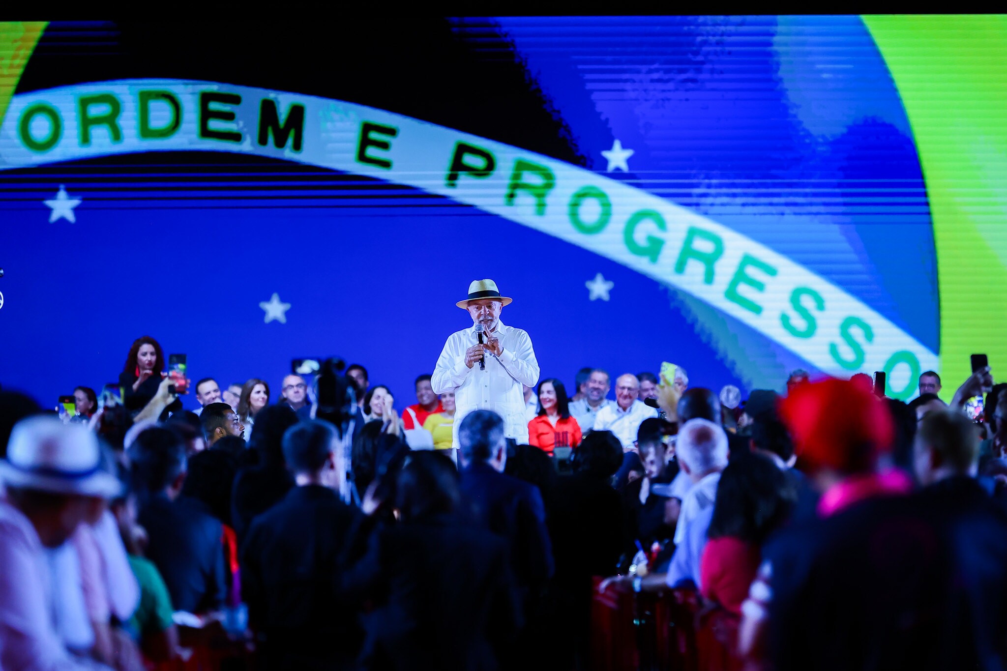 O presidente Luiz Inácio Lula da Silva, candidato à reeleição pelo Partido dos Trabalhadores (PT), discursou na convenção partidária e oficializou sua candidatura.