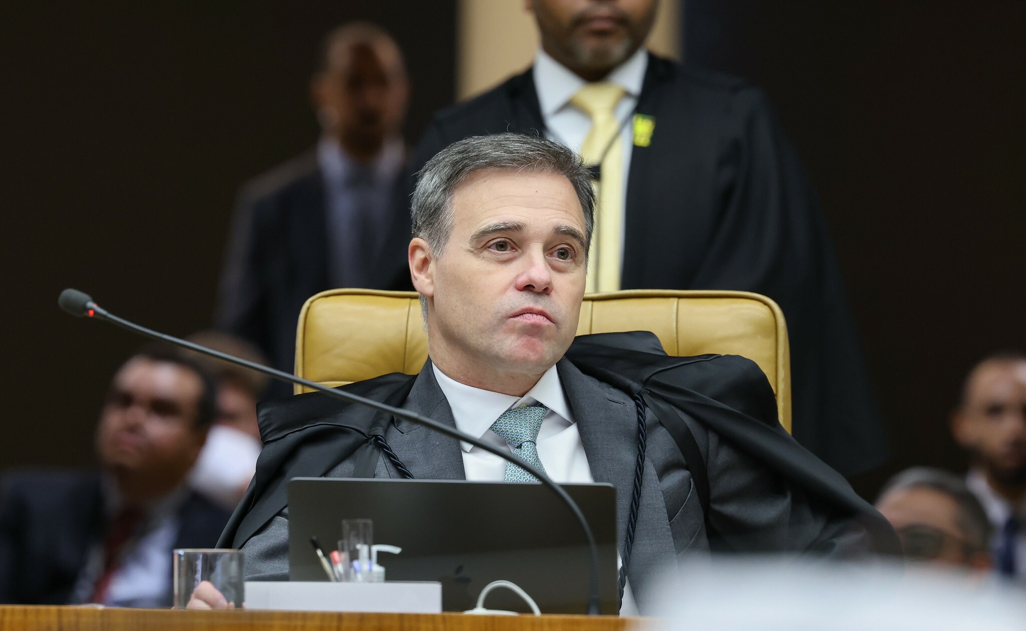 Ministro André Mendonça na sessão plenária extraordinária do STF.