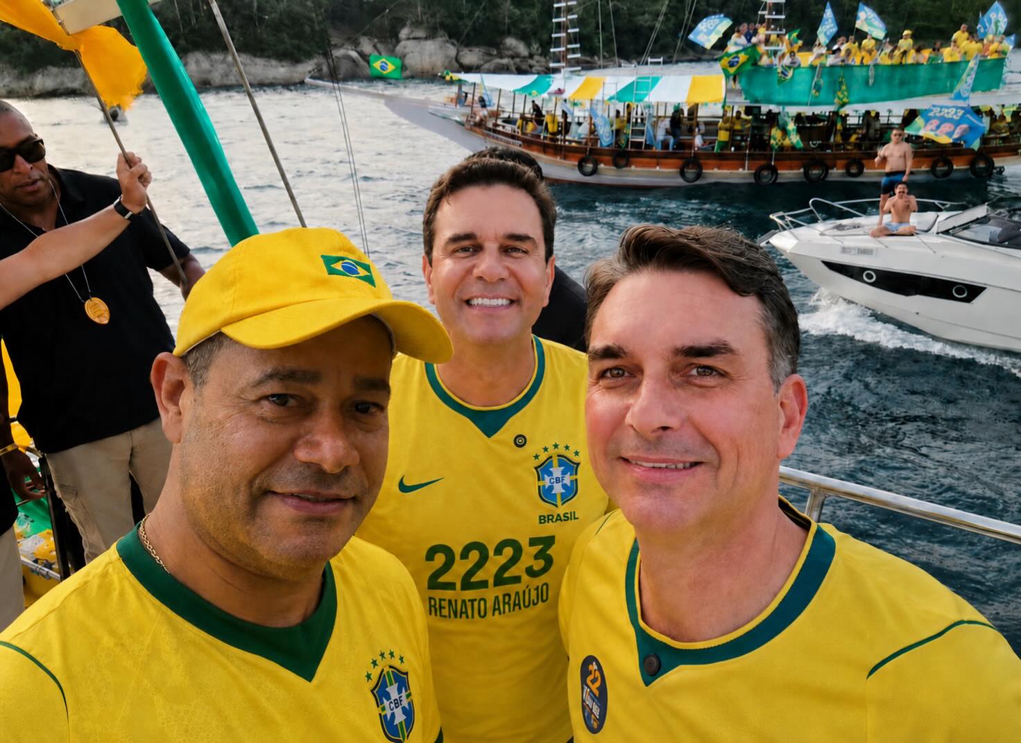 Flávio Bolsonaro (PL) participou no sábado 29 de agosto de um ato de campanha à Presidência em Angra dos Reis (RJ) ao lado do candidato a deputado federal, o empresário Renato Araújo, também do PL