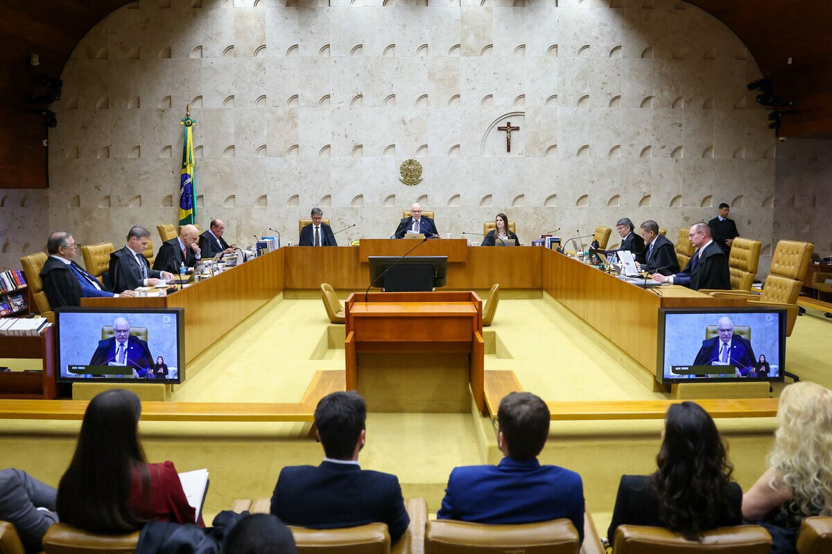 Capa fotográfica da fonte da Fora da Superfície: STF define rumo do embate Moraes x Mendonça, e TSE lida com prazos finais para as eleições
